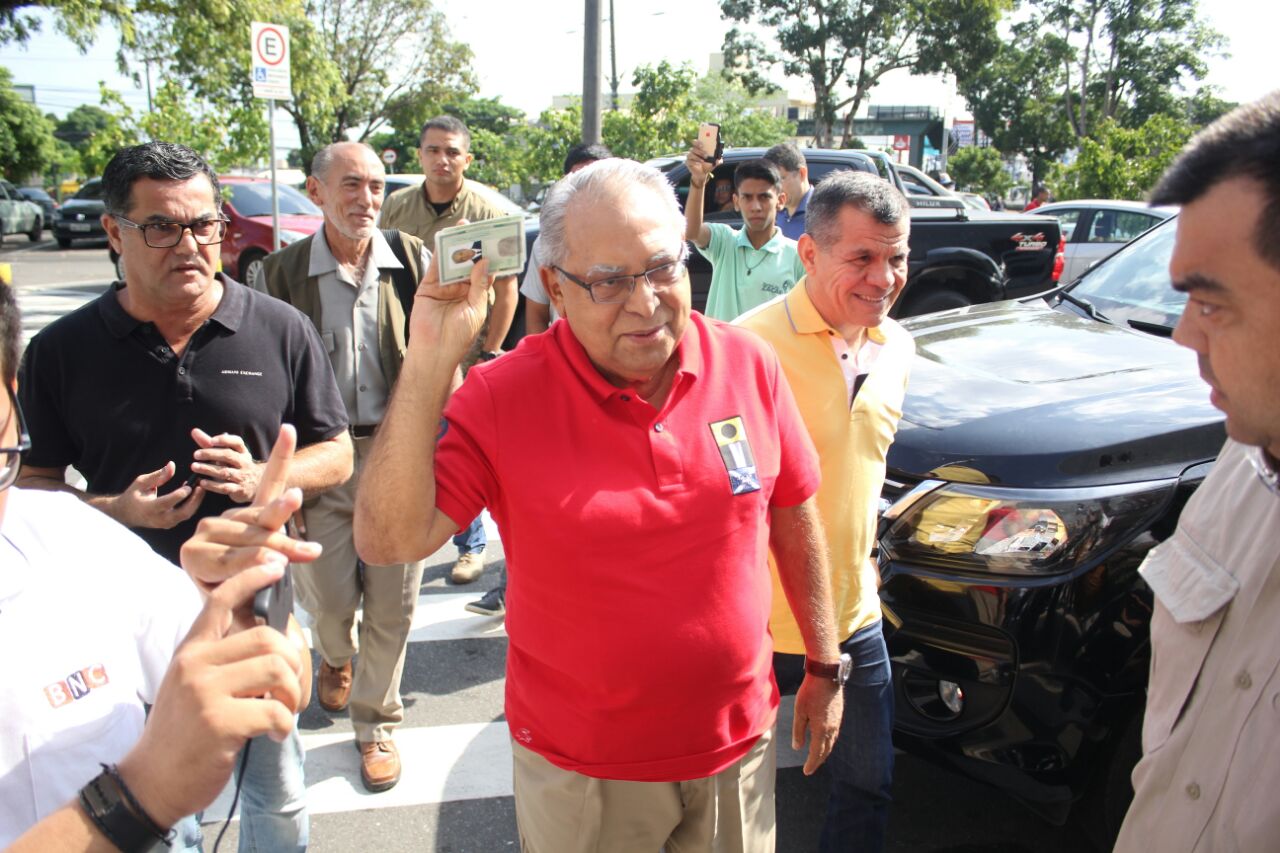 Amazonino vota e reafirma dever de restaurar confiança do eleitorado 