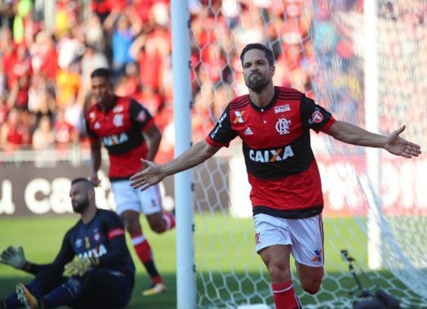Embalado, Flamengo bate Atlético-PR no Rio e se consolida no G-6 do Brasileiro