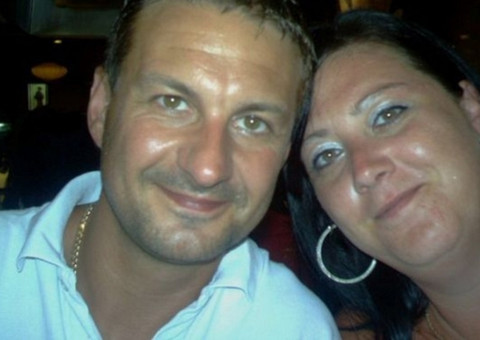 Homem viaja com esposa para resort e volta com amante novinha