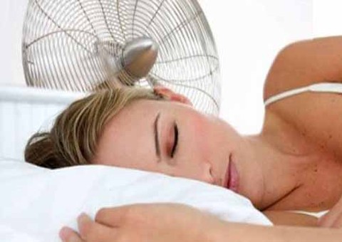 7 Motivos que podem te fazer suar muito enquanto dorme