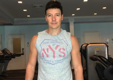 Rodrigo Faro posta foto íntima após fazer vasectomia 