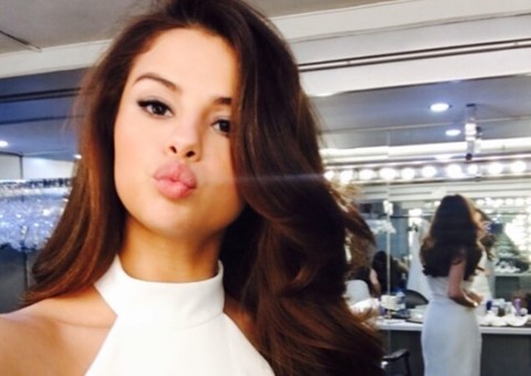 Selena Gomez tem Instagram hackeado e invasores postam foto de Justin Bieber nu