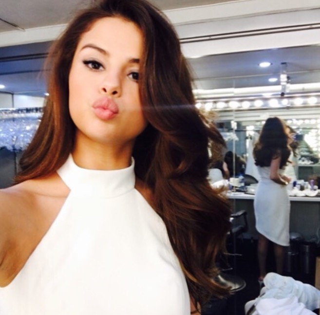 Selena Gomez tem Instagram hackeado e invasores postam foto de Justin Bieber nu