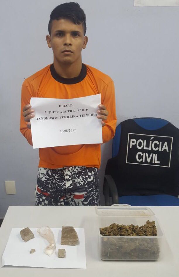 Jovem é preso acusado de usar a própria casa para vender drogas em Manaus