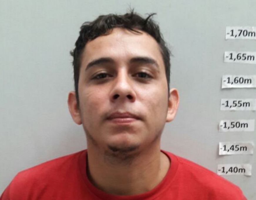 Foragido da Justiça e 3 adolescentes assaltam posto e fogem para forró em Manaus