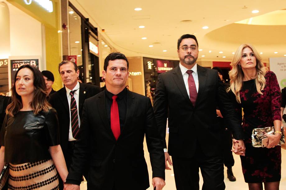 Pré-estreia de filme da Lava-Jato em Curitiba reúne Moro e Bretas