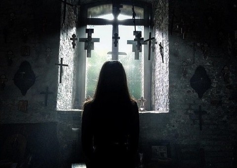 Terror A Crucificação ganha novo trailer arrepiante. Assista