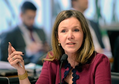 STF determina que Polícia Federal investigue Vanessa Grazziotin em caso de Caixa 2