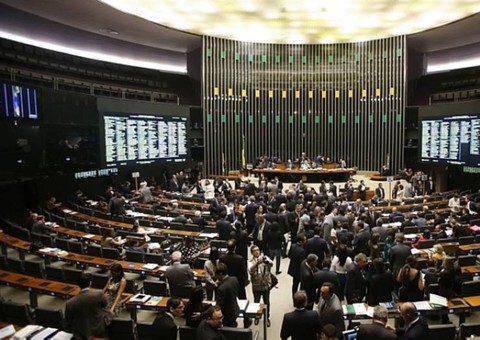 Demora sobre vetos do orçamento é vista como desarticulação do governo