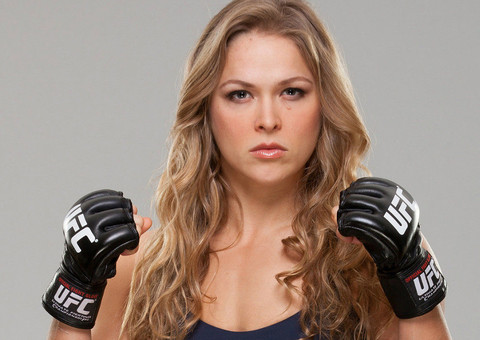 Ronda Rousey divulga fotos do casamento no Havaí