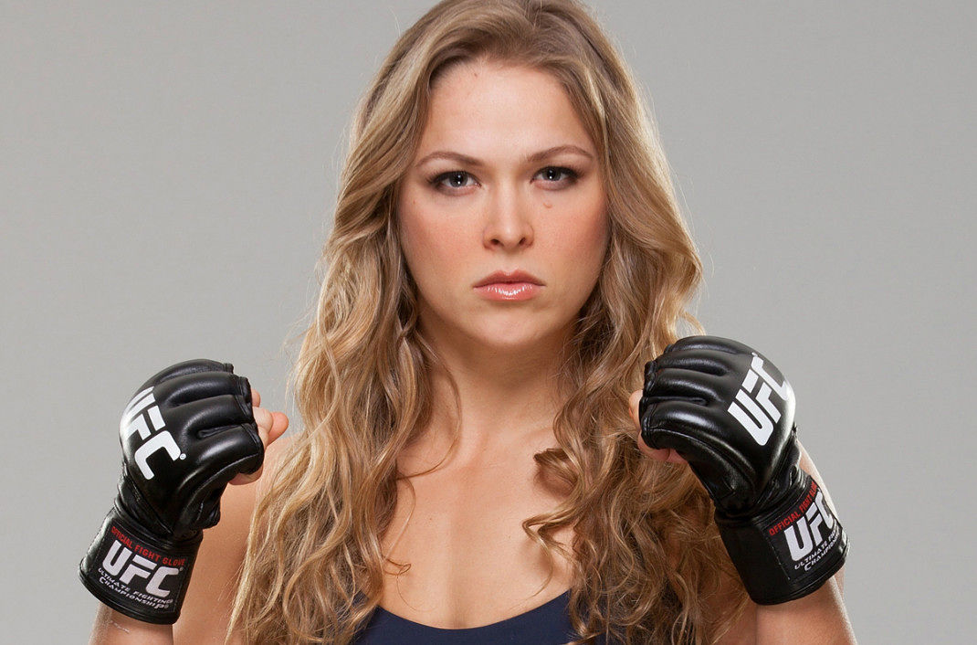 Ronda Rousey divulga fotos do casamento no Havaí