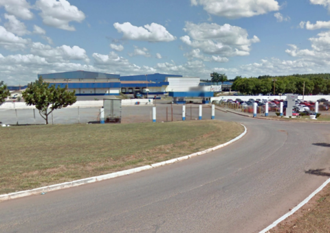 Funcionário da JBS morre ao cair em máquina de processamento de aves