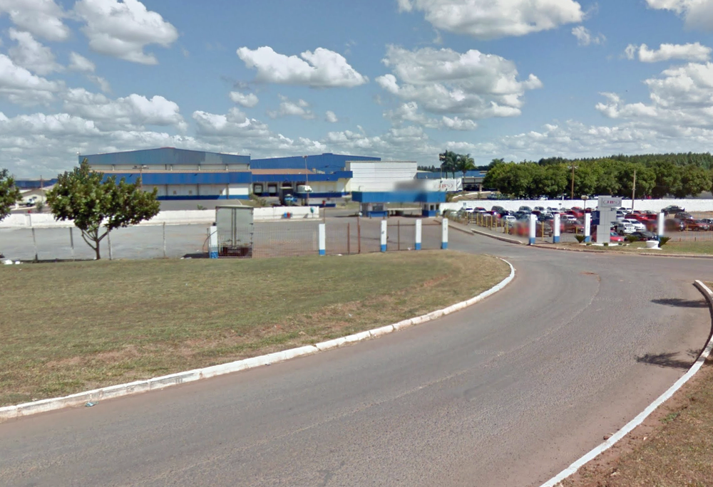 Funcionário da JBS morre ao cair em máquina de processamento de aves