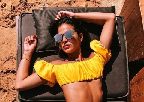 Bruna Marquezine posa de bumbum para cima em hotel luxuoso na Grécia