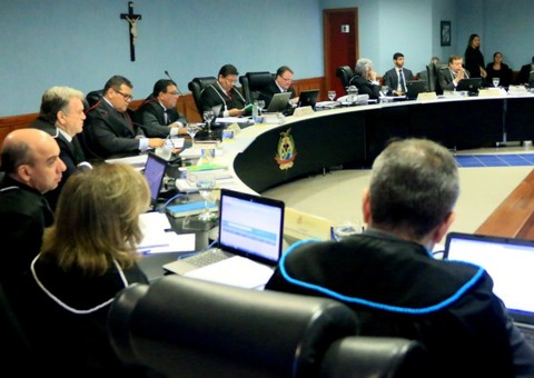 TCE interdita David Almeida por unanimidade sem engessar o governo