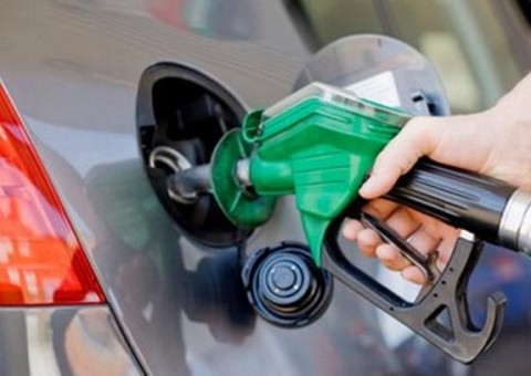 Petrobras anuncia reajuste de 0,5% na gasolina e de 2,5% no diesel em refinarias