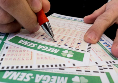 Ninguém acerta Mega-Sena e prêmio acumula para R$ 50 milhões