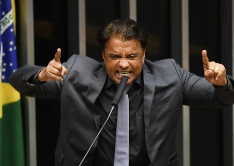 Deputado da tatuagem será denunciado por imagem sobre filha de Maria do Rosário