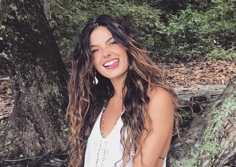 Isis Valverde impressiona com elasticidade em vídeo. Veja