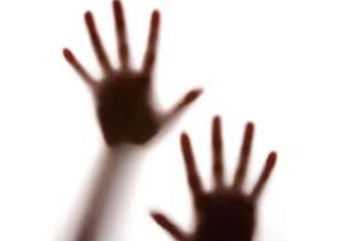 Adolescente é encontrada morta com as mãos amarradas e com cerca de 15 tiros 