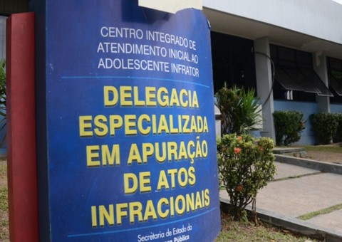 Após ser rastreado com celular roubado, adolescente é apreendido em avenida de Manaus