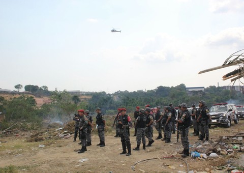Denúncias de violência e incêndio marcam reintegração de posse em Manaus