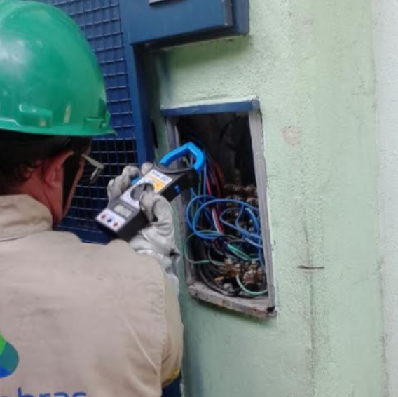 Empresário é preso em flagrante por 'gato' de energia em prédio de Manaus