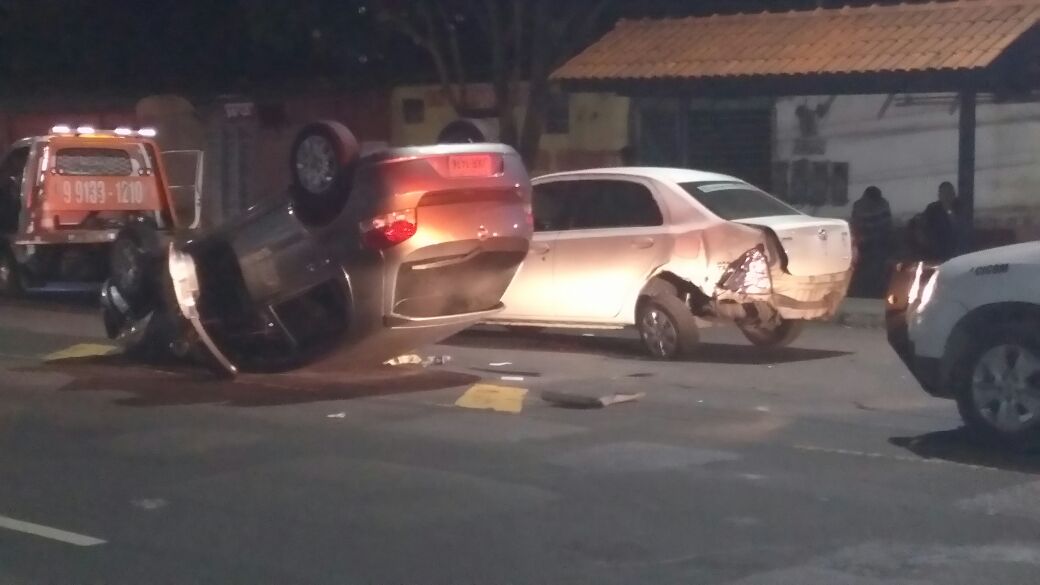 Após colisão em avenida de Manaus, homem abandona veículo e foge 