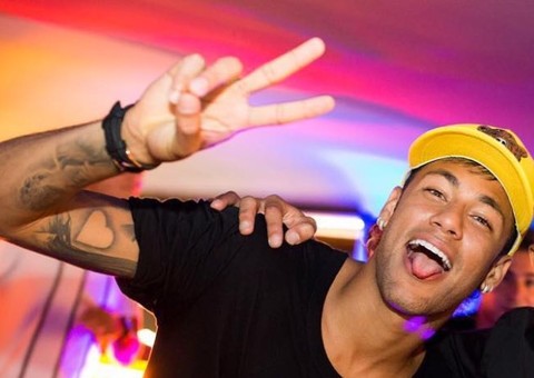 Em Manaus, Neymar brinca e faz comparação inusitada com Torre Eiffel