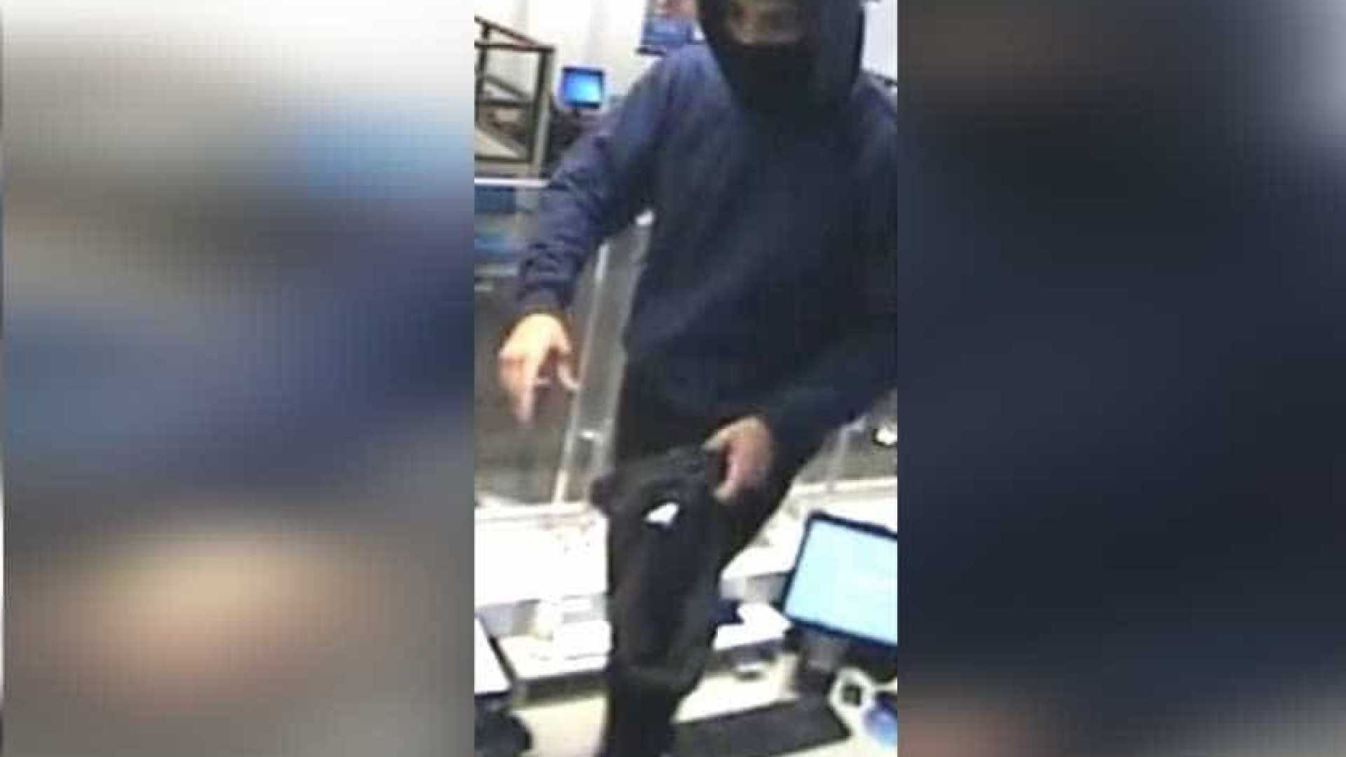 Lutador brasileiro de MMA é detido acusado de roubar banco nos EUA