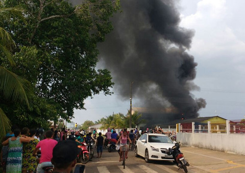 Ônibus e casa pegam fogo misteriosamente no Amazonas