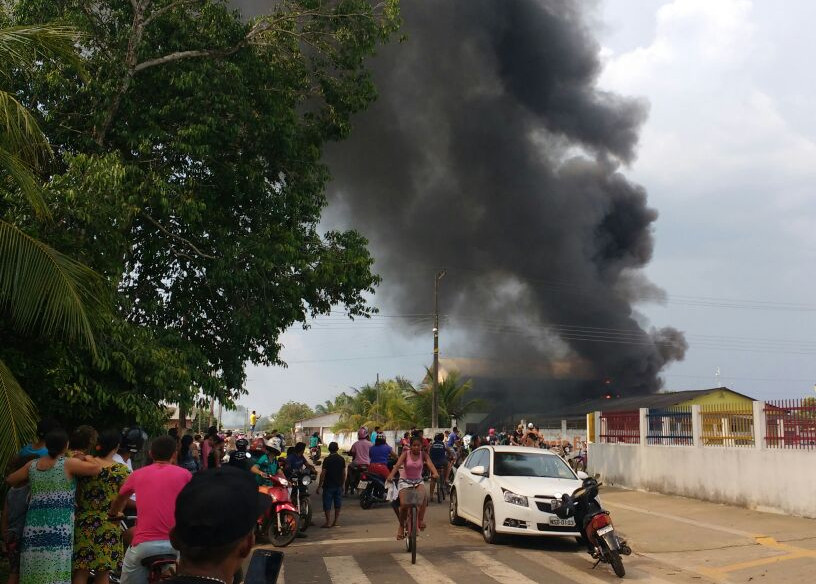 Ônibus e casa pegam fogo misteriosamente no Amazonas