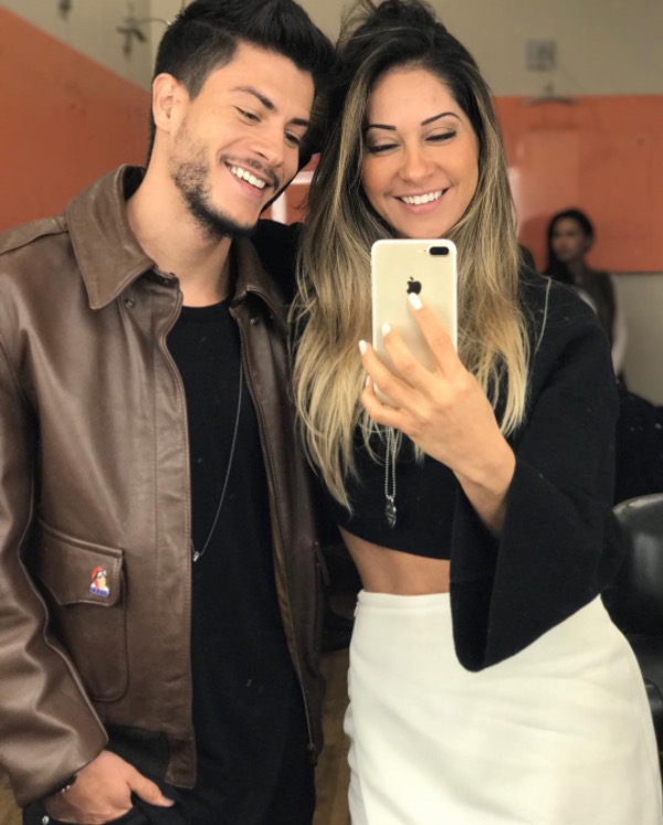 Mayra Cardi e Arthur Aguiar vão casar após 2 meses de namoro