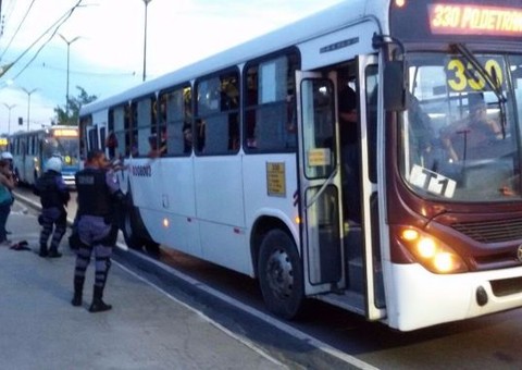 Nove ônibus são assaltados em menos de 3h em Manaus