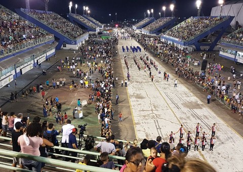 Mais de 20 mil pessoas prestigiam desfile de 5 de setembro no Sambódromo