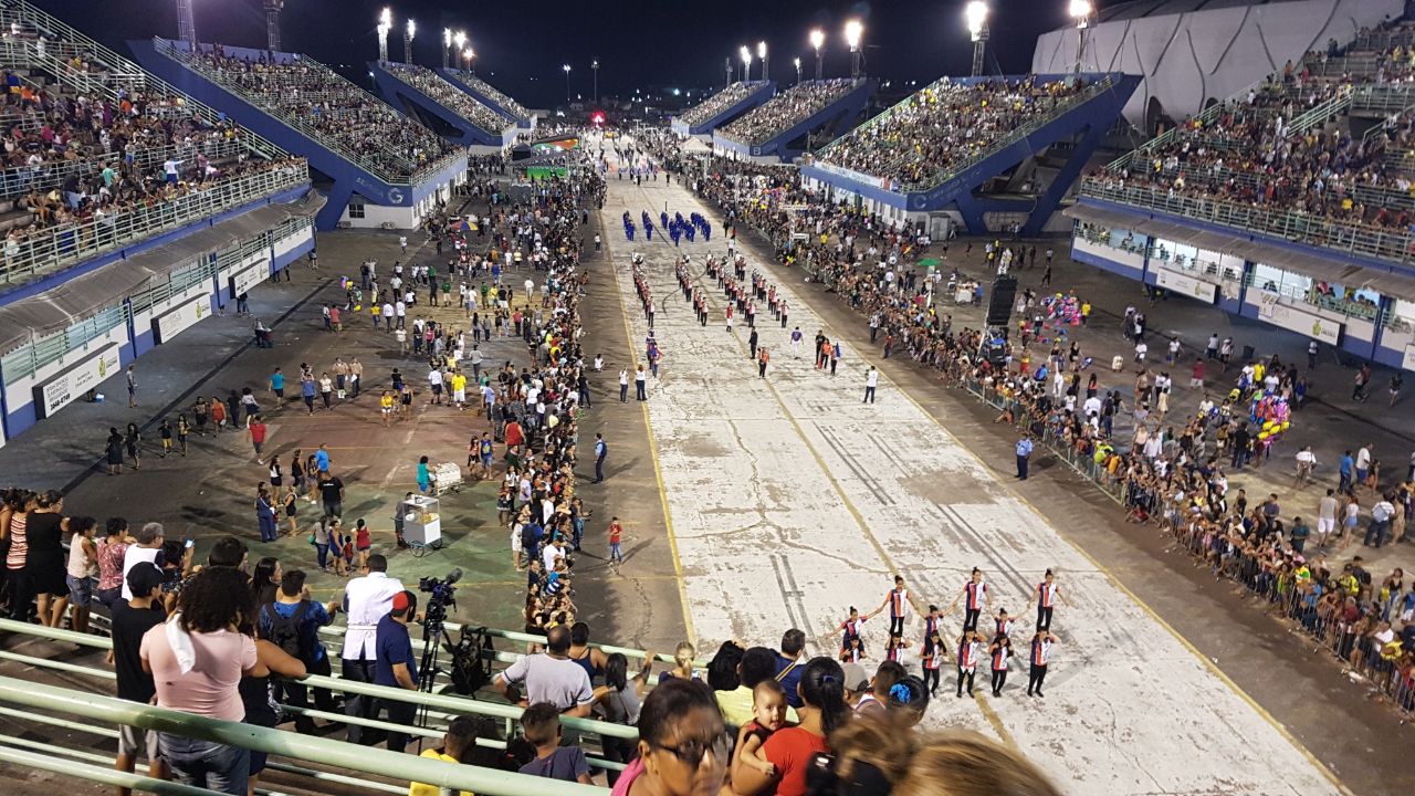 Mais de 20 mil pessoas prestigiam desfile de 5 de setembro no Sambódromo