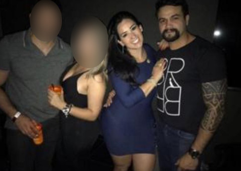 Fabíola Gadelha é vista aos beijos com dentista em Manaus