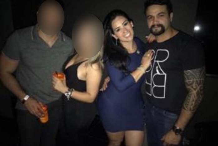 Fabíola Gadelha é vista aos beijos com dentista em Manaus