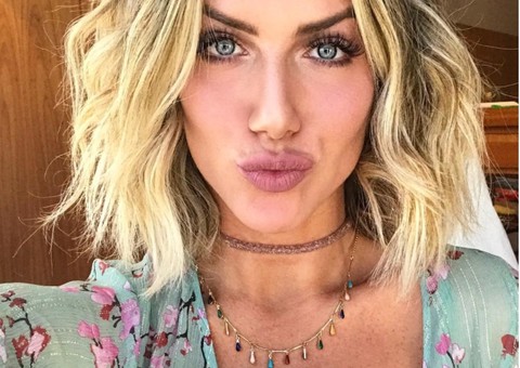Jornalista da GloboNews deixa comentário atrevido em foto de Giovanna Ewbank de topless