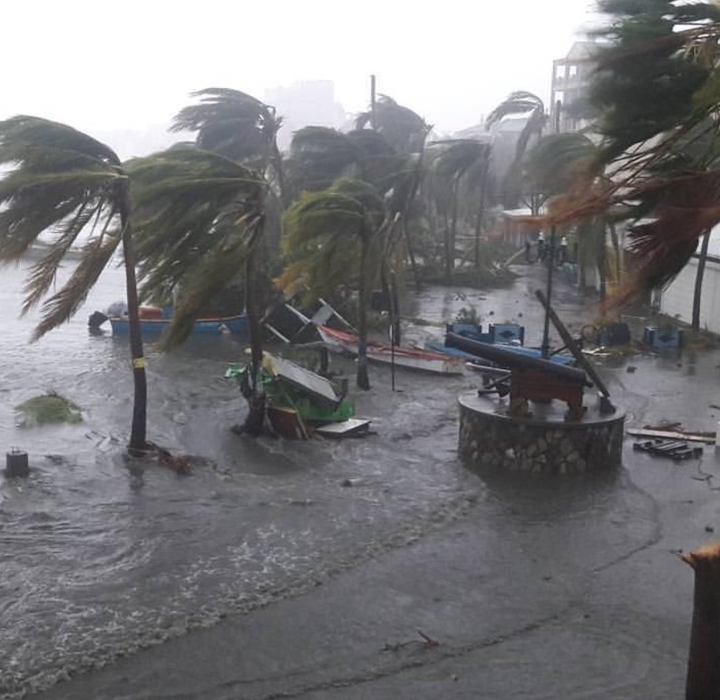 Furacão Irma chega ao Caribe com ventos de 295 km/h e chuvas intensas 
