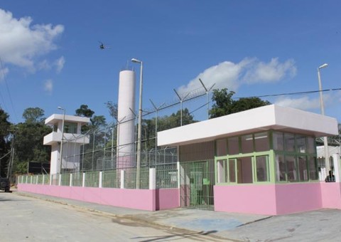 Detentas fazem reféns durante princípio de rebelião no CDPF