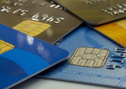 Cartão de crédito é mais usado para comprar comida e remédio, diz pesquisa