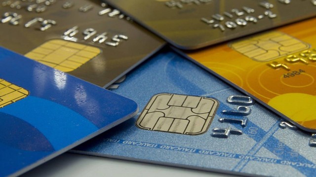 Cartão de crédito é mais usado para comprar comida e remédio, diz pesquisa