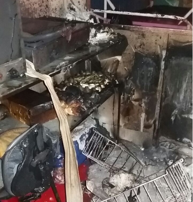 Lanchonete é destruída durante incêndio em Manaus