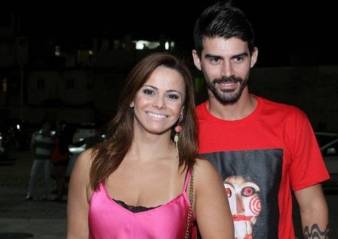 Noivado de Viviane Araújo terminou pelo telefone