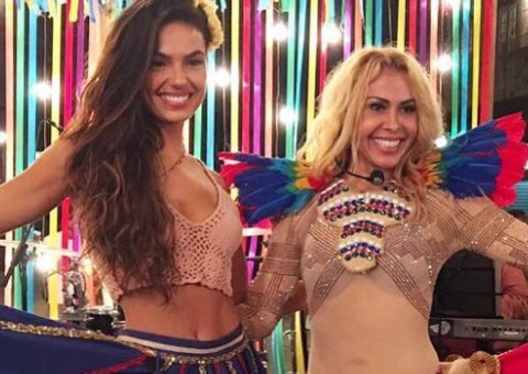 Com barriguinhas de fora, Ísis Valverde e Joelma posam juntas: 'diva do Pará'