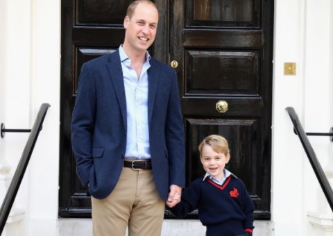 Príncipe George esbanja fofura em primeiro dia de aula