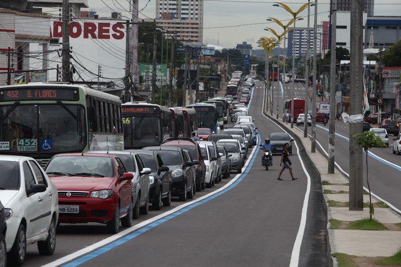 Manaustrans registra mais de 19 mil multas por invasão a “Faixa Azul”