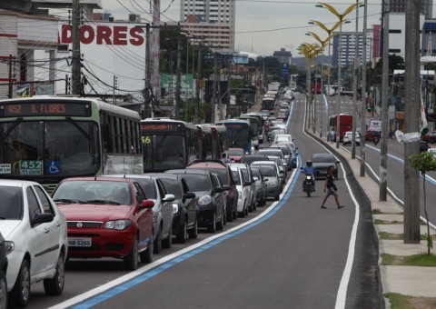 Manaustrans registra mais de 19 mil multas por invasão a “Faixa Azul”