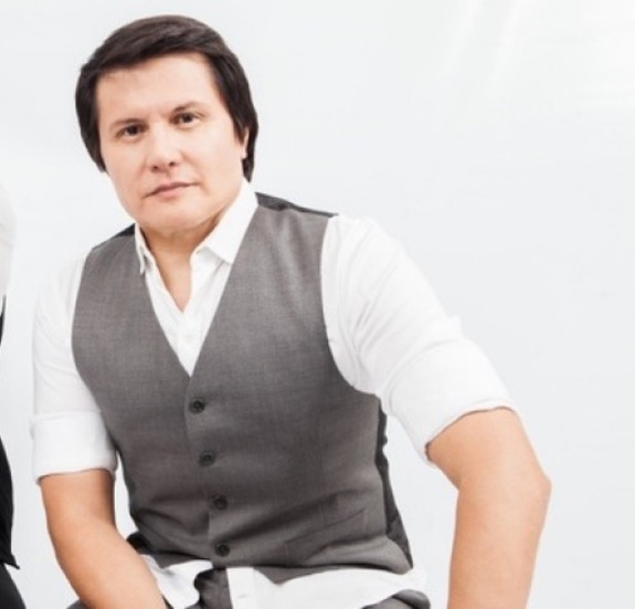 Cantor Giovani se envolve em acidente e é agredido por populares